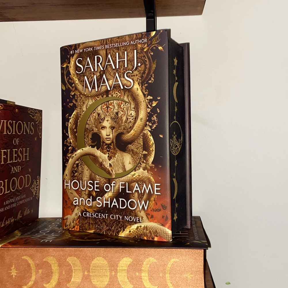 House of Flame and Shadow 🔥 Crescent City 3 🌙 First edition - Sprayed Edges